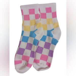 NWOT GIRL'S PASTEL CHECKERBOARD CREW SOCKS SIZE MEDIUM 🩷💜